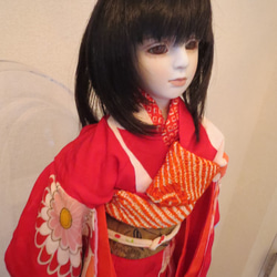創作ビスクドール人形　アンティークの赤い着物の女の子 4枚目の画像