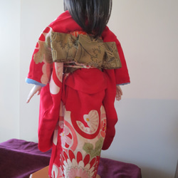 創作ビスクドール人形　アンティークの赤い着物の女の子 7枚目の画像