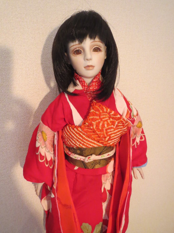 創作ビスクドール人形　アンティークの赤い着物の女の子 8枚目の画像