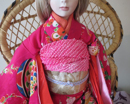 創作ビスクドール アンティーク着物 金色の髪の桃色の着物の