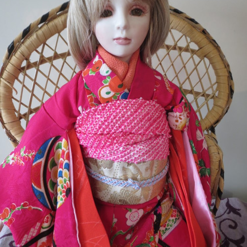 創作ビスクドール アンティーク着物 金色の髪の桃色の着物の女の子