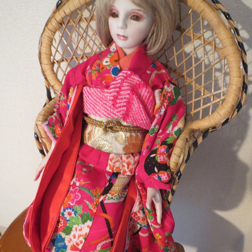 創作ビスクドール アンティーク着物 金色の髪の桃色の着物の女の子