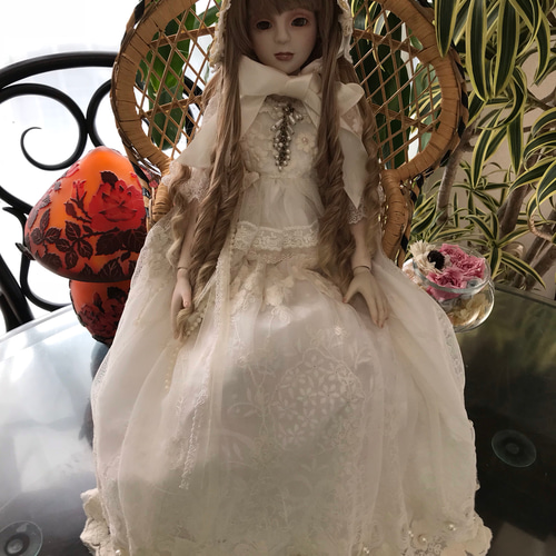 ビスクのボディ 白いレースドレスとスカート、ウィッグ【ビンテージ