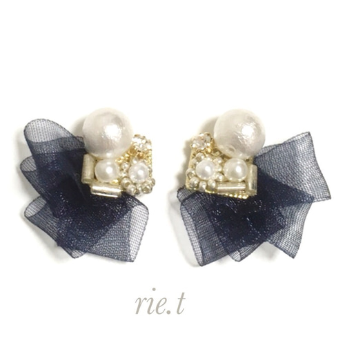 アンティークボタン　オーガンジーリボン　ピアス　イヤリング アンティークボタン オーガンジーリボン ピアス イヤリング - メルカリ