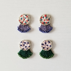 モザイク刺繍耳飾り 1枚目の画像