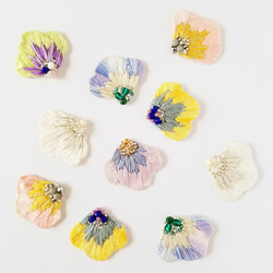 カラフル・花びら刺繍耳飾り 4枚目の画像