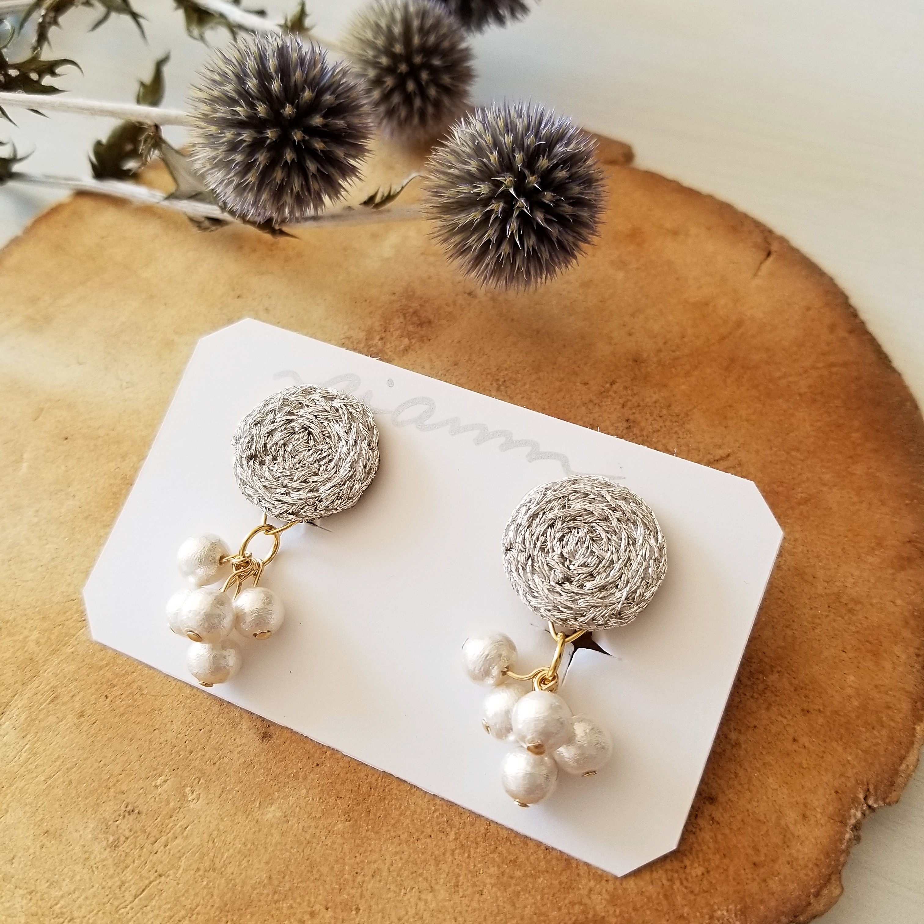 鈴なりコットンパール・シルバーサークル刺繍耳飾り