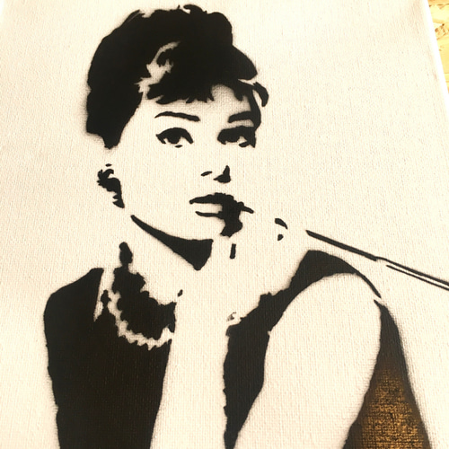 送料込】オードリーヘップバーン モノトーン ステンシル 22*27cm