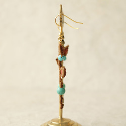 ターコイズと葉っぱマクラメピアスmacp021 3枚目の画像