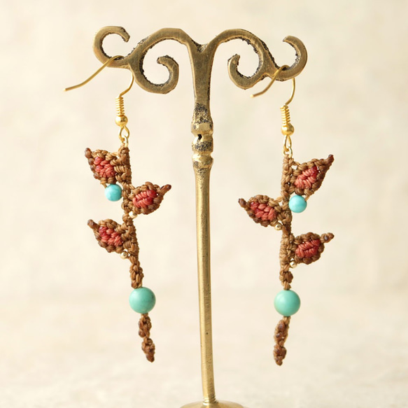 ターコイズと葉っぱマクラメピアスmacp021 4枚目の画像