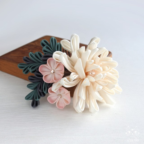 つまみ細工髪飾り　再販受付 ど様 お取り置き品】 乱菊と梅✽コーム つまみ細工の髪飾り 訪問着