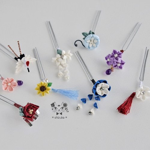 ドール用のミニチュア簪です✧* 白梅に、揺れ動く赤いタッセルを