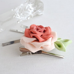 恋する薔薇姫✦ドレスの裾をなびかせて。⊰ スカーレット⊱　つまみ細工　クリップ 4枚目の画像
