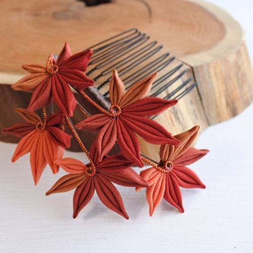 紅葉〔もみじ〕❖つまみ細工 ミニコーム 着物 和装小物 秋祭り 行楽