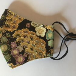 【受注製作】西陣織金襴マスク　紺地に松、梅柄　001 1枚目の画像