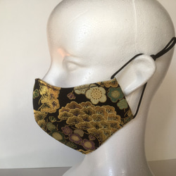【受注製作】西陣織金襴マスク　紺地に松、梅柄　001 4枚目の画像