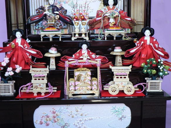 3月ひな人形　三五親王芥子官女三段飾り（花梨） 3枚目の画像