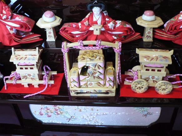 3月ひな人形　三五親王芥子官女三段飾り（花梨） 9枚目の画像