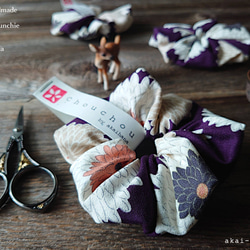 着物風和柄シュシュ⦿大菊文様⦿紫 2枚目の画像