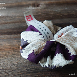 着物風和柄シュシュ⦿大菊文様⦿紫 3枚目の画像