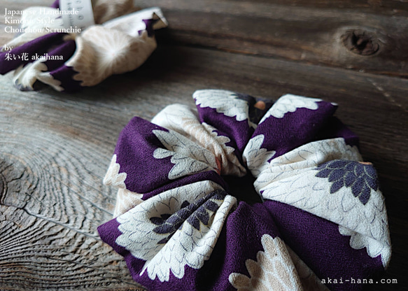 着物風和柄シュシュ⦿大菊文様⦿紫 4枚目の画像