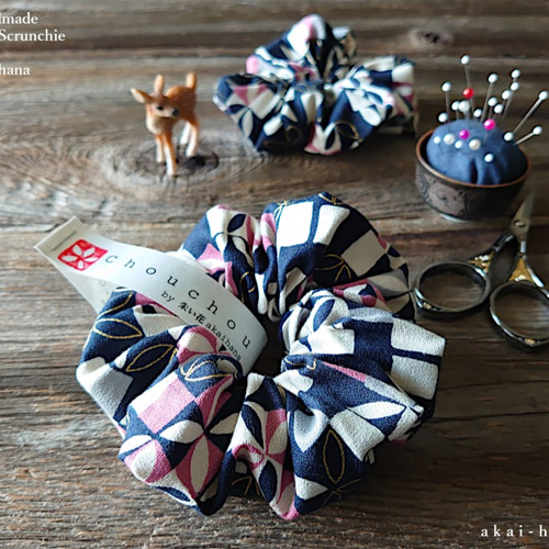 着物風和柄シュシュ⦿変形市松花文様⦿紺 シュシュ 朱い花 通販