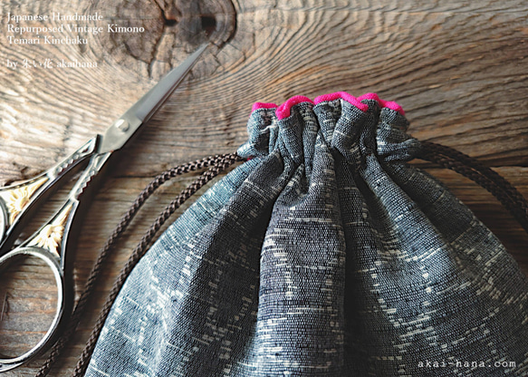 ビンテージ着物の手毬巾着⦿灰亀甲 ｘ ホットピンク 3枚目の画像