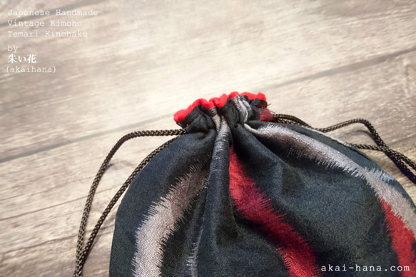 ビンテージ着物の手毬巾着⦿BLACK x RED 2枚目の画像