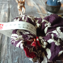 着物風和柄シュシュ⦿大輪菊⦿小豆紫 3枚目の画像