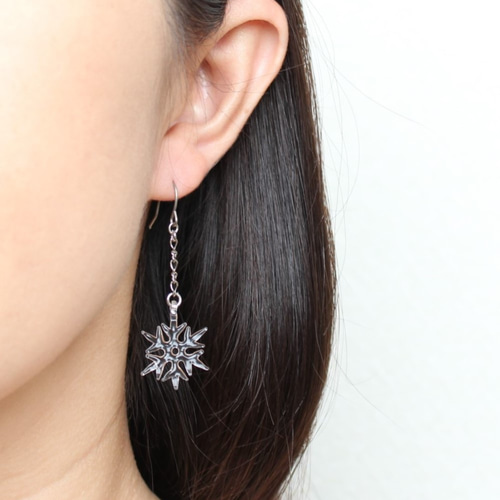 セール(SALE)開催中！ファッション通販 雪の結晶ピアス/イヤリング ピアス（フック (チェーン付き) アクセサリー