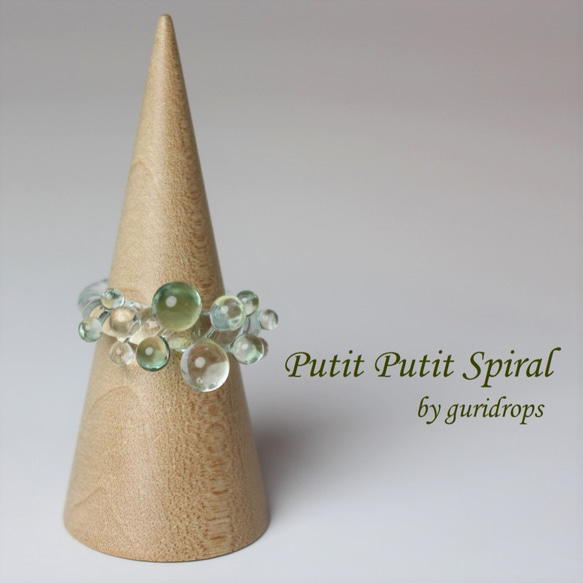 Petit Petit Spiral Ring (Green) 第2張的照片