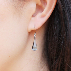 玻璃水滴造型耳針/夾式耳環(迷你長版)冰藍色 第2張的照片