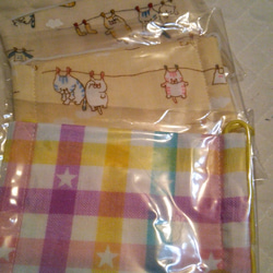 給食用におすすめ☆子供用布マスク3枚セット（吊るし猫とカラフルチェック柄） 1枚目の画像