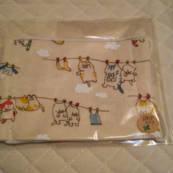 給食用におすすめ☆子供用布マスク3枚セット（吊るし猫とカラフルチェック柄） 2枚目の画像