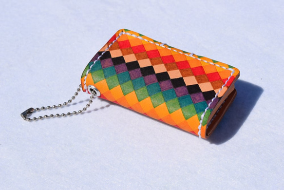 虹色モザイク柄のスマートキーケース：本革：手縫い：手染め 2枚目の画像