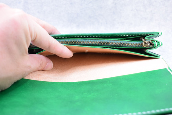 本革：緑の長財布：手縫い：手染め 6枚目の画像