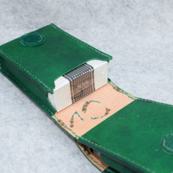 本革：タバコ＆使い捨てライターケース（緑）：マジックテープタイプ：手縫い：手染め 8枚目の画像