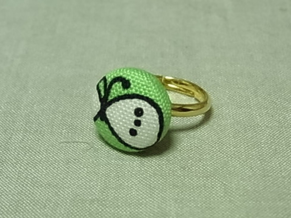 「緑チョウチョ」柄の指輪 1枚目の画像
