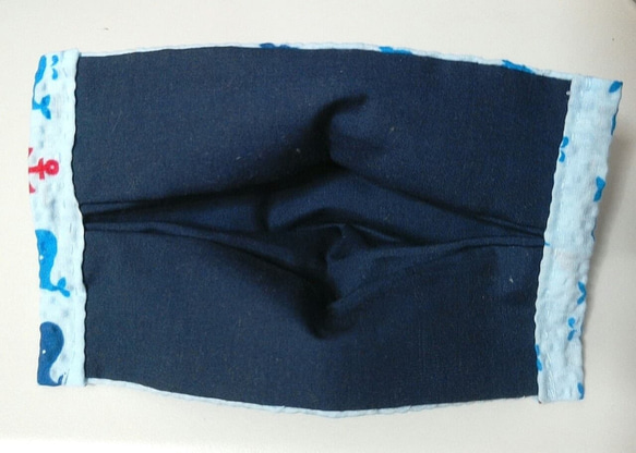 プリーツ型布マスク「青クジラ（水色地）」 2枚目の画像