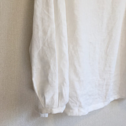 受注制作(ホワイト)《リネン100% ボリュームタック袖のブラウス》 4枚目の画像