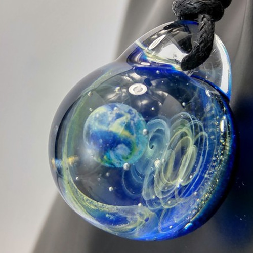 ☆ 「オミグラ！」宇宙 ガラス 地球 コズミックペンダント ☆ c-002 
