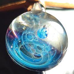●  [ オミグラ！ ]  宇宙 ガラス 地球  ハンドメイド ネックレス ペンダント メンズ レディース ● 5枚目の画像