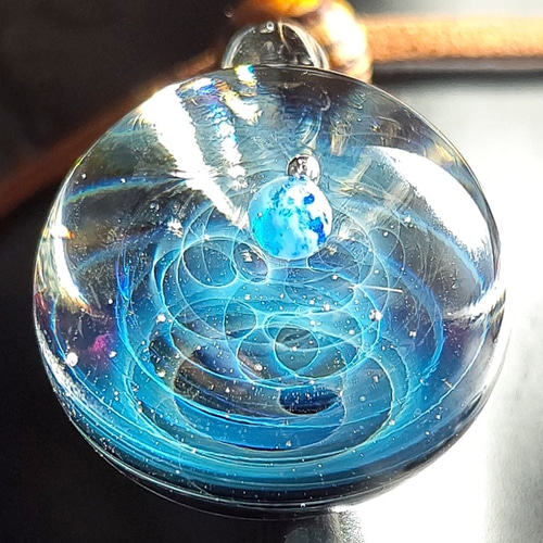 ハンドメイド ガラス ネックレス　宇宙ガラス 渦巻き模様 楽天市場】【新作入荷】宇宙ガラス ペンダント レディース