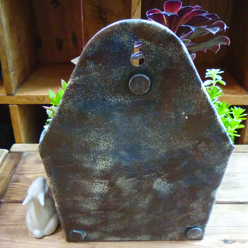 holiday* ∮多肉植物の寄せ植え∮箱庭＊リメイク缶さび風ペイント