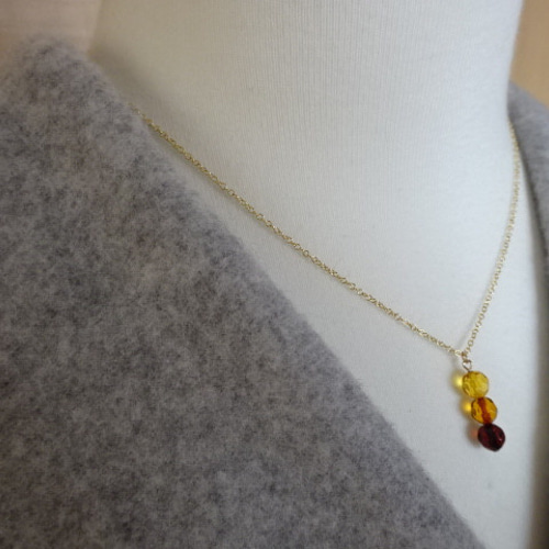 14kgf ＊バルティック♪アンバー(琥珀)＊3粒 ダークカラー