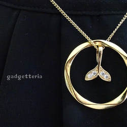 Whale Tail Circle necklace 1枚目の画像