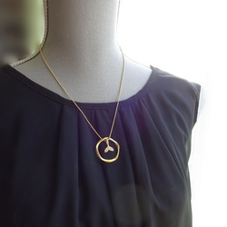 Whale Tail Circle necklace 2枚目の画像