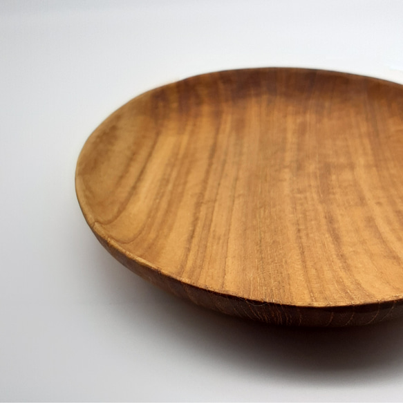 手彫りの木のお皿　楕円中深皿Lサイズ　チーク材　オリーブオイル仕上げ 4枚目の画像