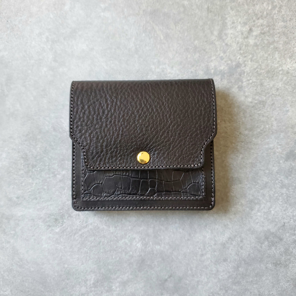 【極美品✨シボ革/希少】シュプリーム　折り財布　レザー　黒　ロゴ彫刻　男女　人気 極美品✨シボ革/希少】シュプリーム 折り財布 レザー 黒 ロゴ