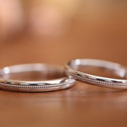 センター・ミルグレイン　シンプル結婚指輪　89,000円～　◇磨きｏｒつや消し　◇Ｐｔ900＆K18 1枚目の画像